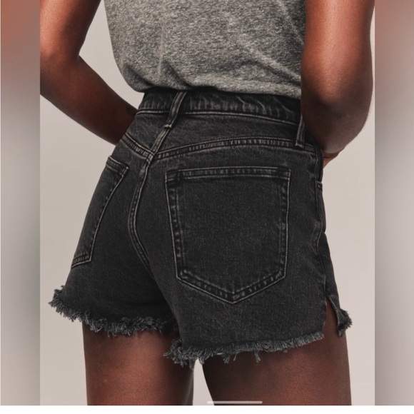 Abercrombie & Fitch The Mom Shorts High Rise Denim Black Frayed Hem-Size 30 (10) - Picture 3 of 12